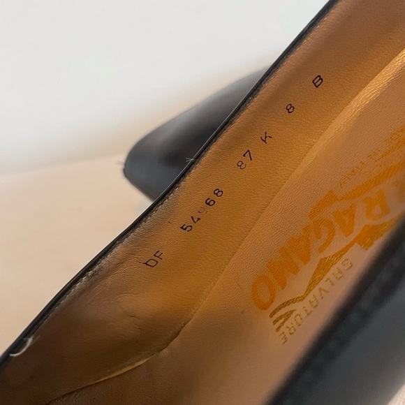 Ferragamo patent cap toe tip black leather pumps - Picture 7 of 9